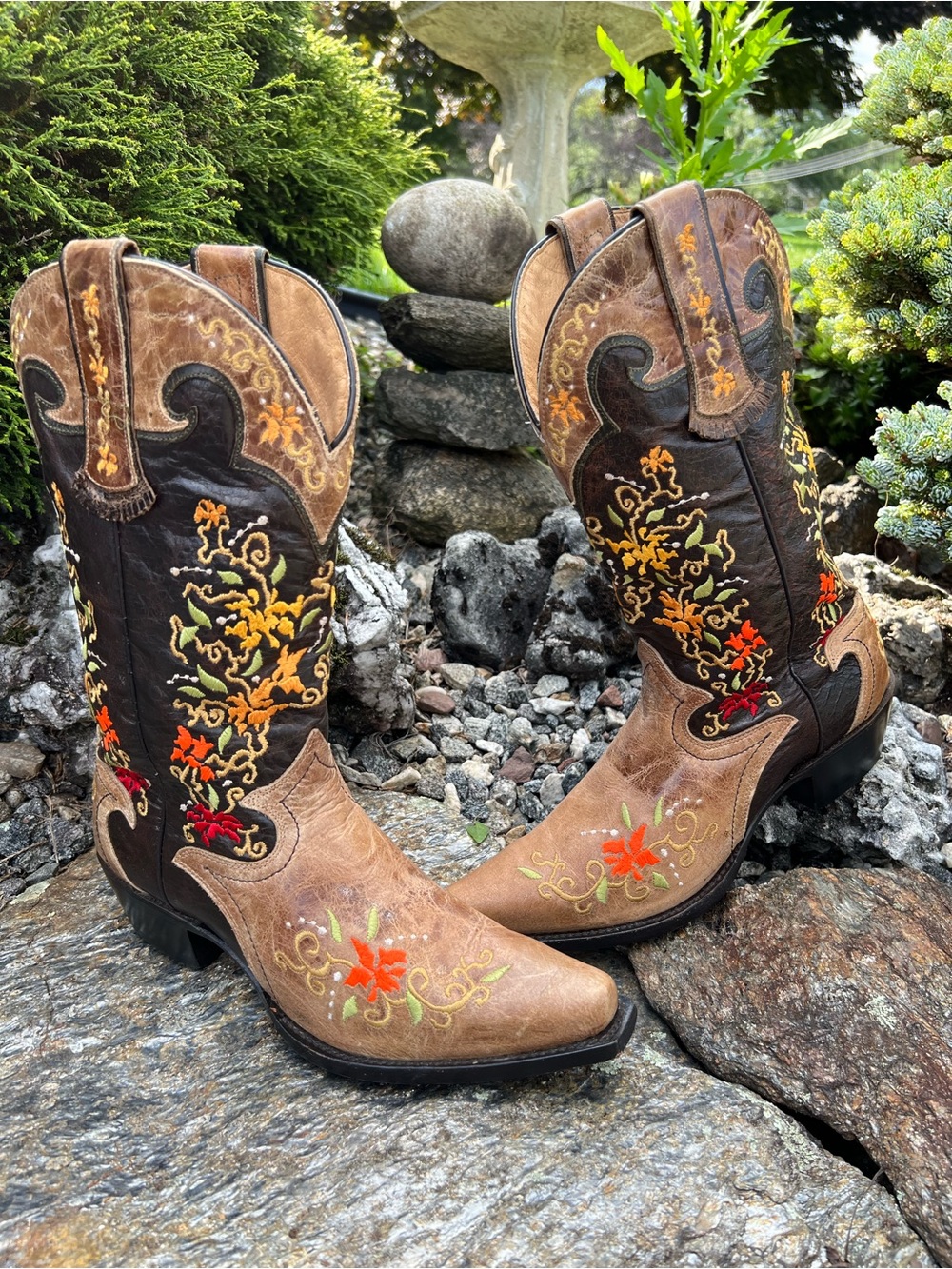 Sterling River 10 B Western Cowboy Boots Embroidered
